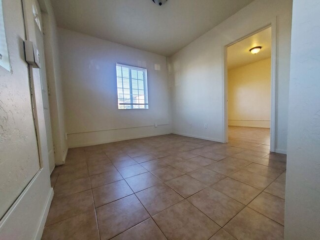 Building Photo - Charming Home In The Heart of Escondido! 9...