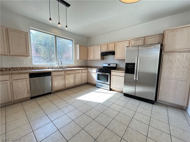 Building Photo - 2685 Park Creek Ln