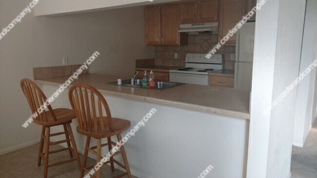 Foto del edificio - Beautiful Upstairs Condo, Spacious 2 Bedroom 1.5 Bathroom and 928 Sq Ft. In Nice Community, The P...