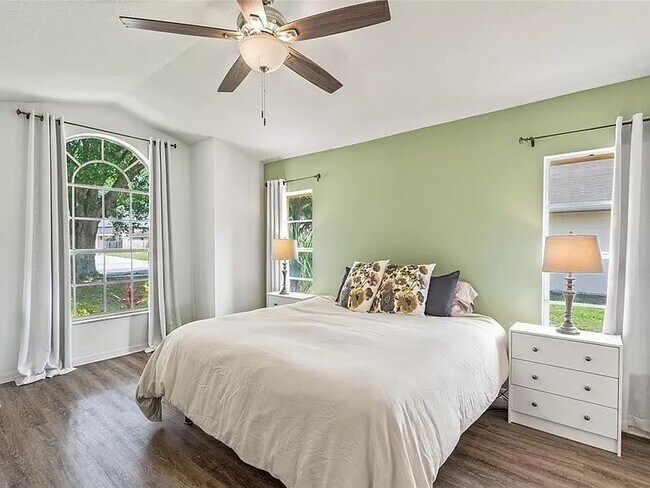 Foto del edificio - 1547 Spring Ridge Cir