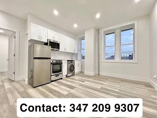 Building Photo - 350 W 42nd St