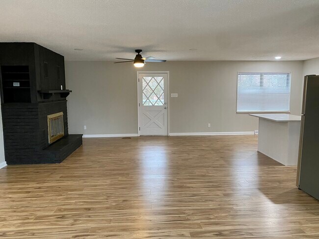 Building Photo - 11829 Midhurst Dr