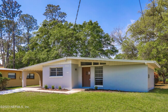 Building Photo - 1032 Busac Ave