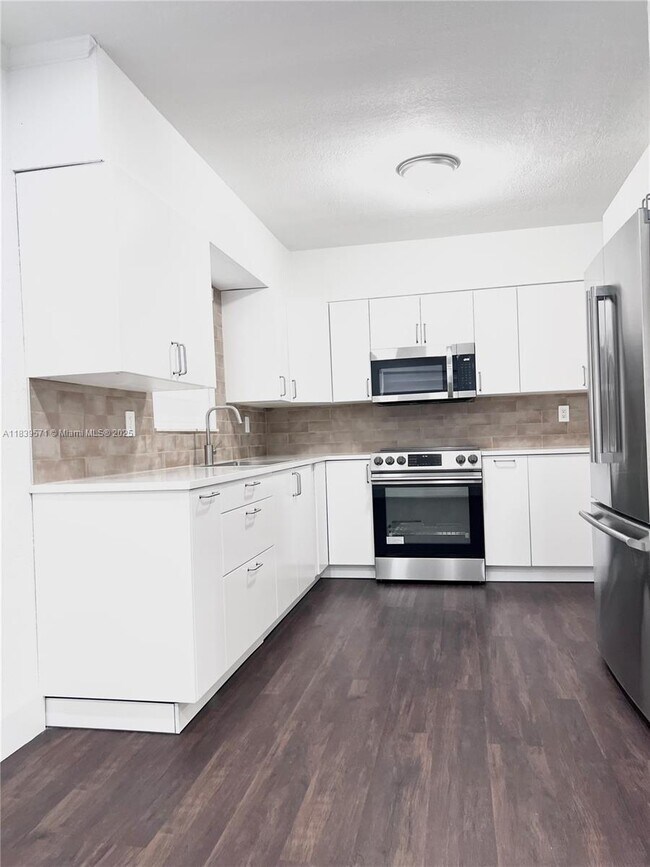 Foto del edificio - 5751 SW 2nd Terrace