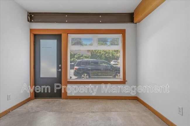 Building Photo - 5924 N Albina Ave