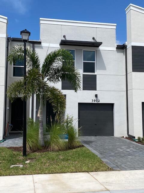 Building Photo - 3949 Mentmore Ln