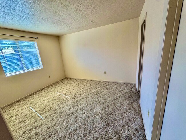 Dormitorio - 100 Pulsipher Ln