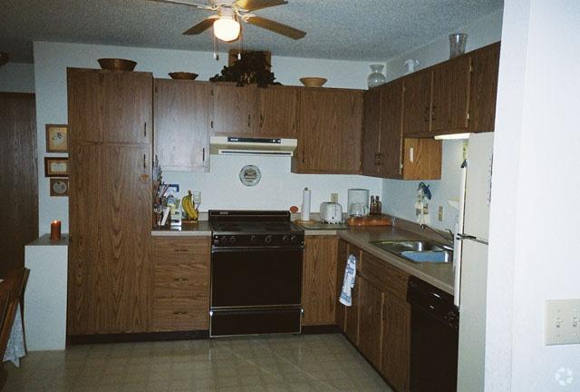 Kitchen - Pineridge Apartments