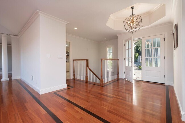 Building Photo - 10 Tiptoe Ln