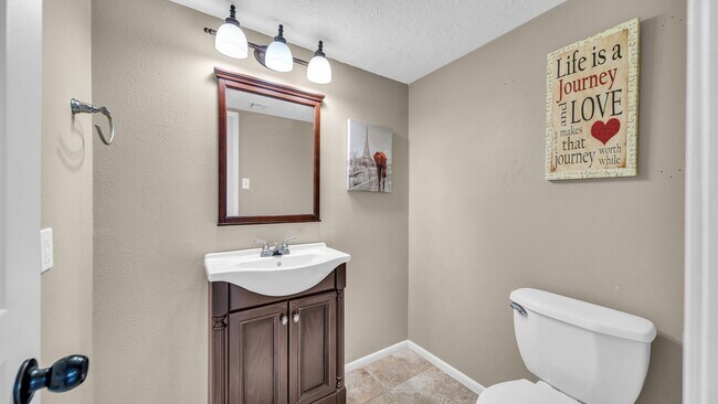 Foto del edificio - 219 April Waters Dr W