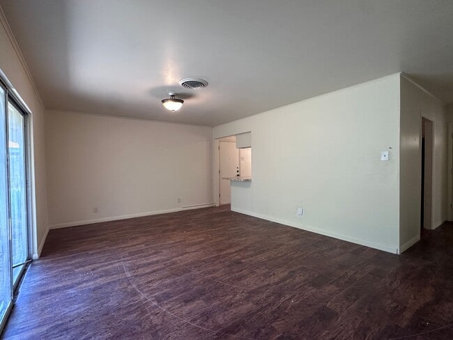 Building Photo - Ready for move in