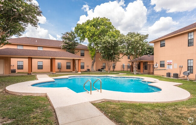 Building Photo - Villas Laredo