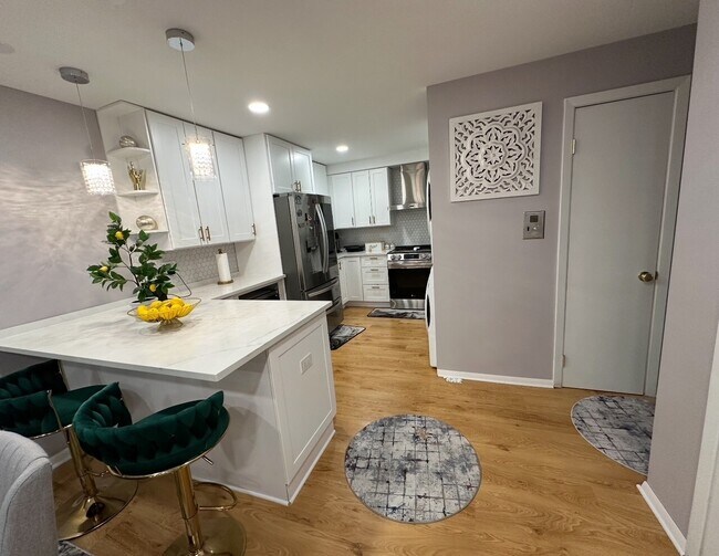 Foto del edificio - 483 N Larch Ave