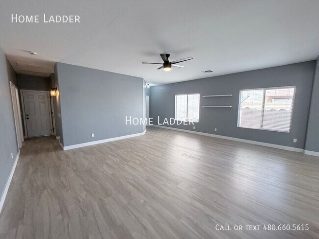 Foto del edificio - 595 E Renegade Pl