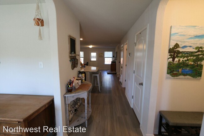 Building Photo - 5 br, 3.5 bath House - 5912 Calaveras way
