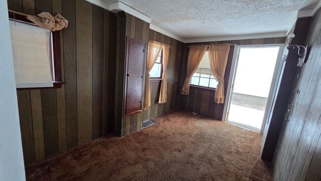 Building Photo - Affordable studio