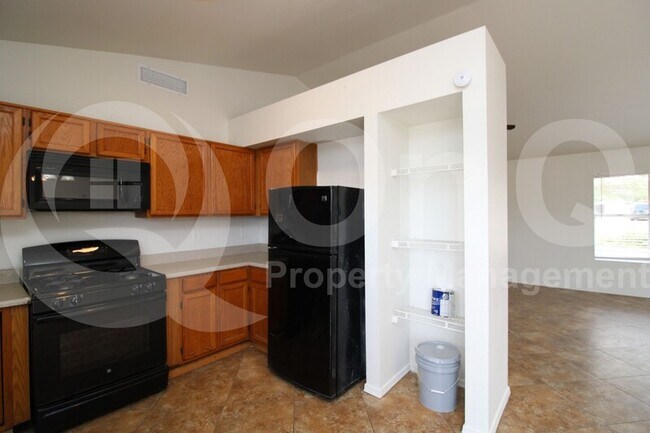 Building Photo - 1224 E Huntington Dr