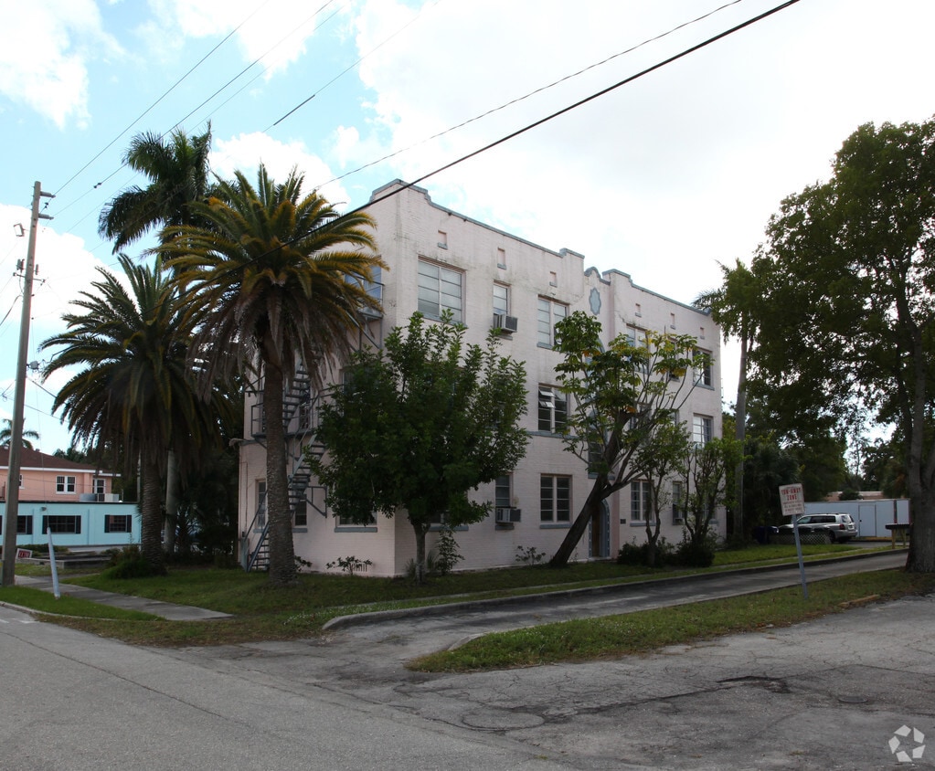 Primary Photo - 2030 Virginia Ave
