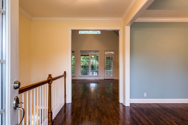 Building Photo - Stunning 4-bedroom Franklin home