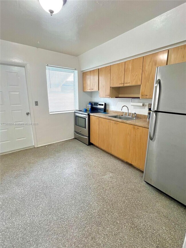 Foto del edificio - 730 NW 1st Ct