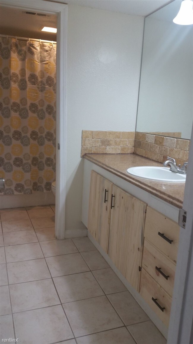 Building Photo - 6515 La Mirada Dr W