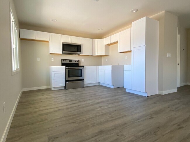 Building Photo - 730 S Grand