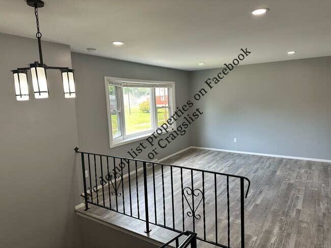 Building Photo - 13 Pawling St