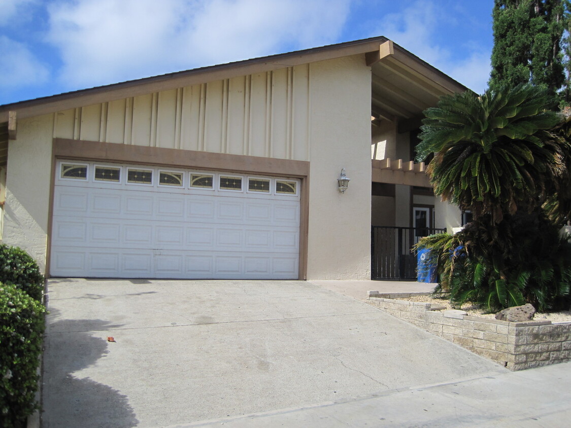 Primary Photo - large 5 bedroom 3 bath home: Kalama Valley