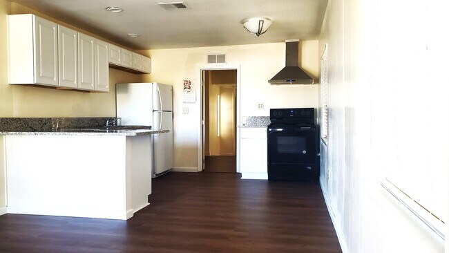 Cocina - 611 W Ocotillo Ave