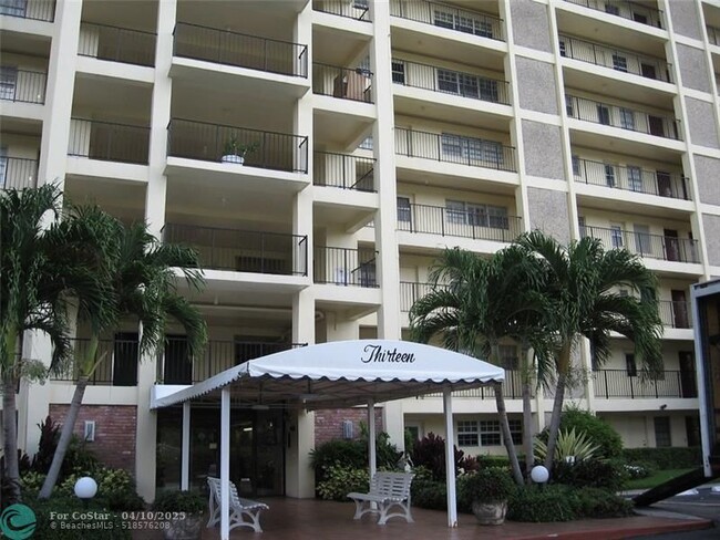 Building Photo - 3300 N Palm Aire Dr