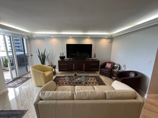 Foto del edificio - 4280 Galt Ocean Dr., Apt. 2C