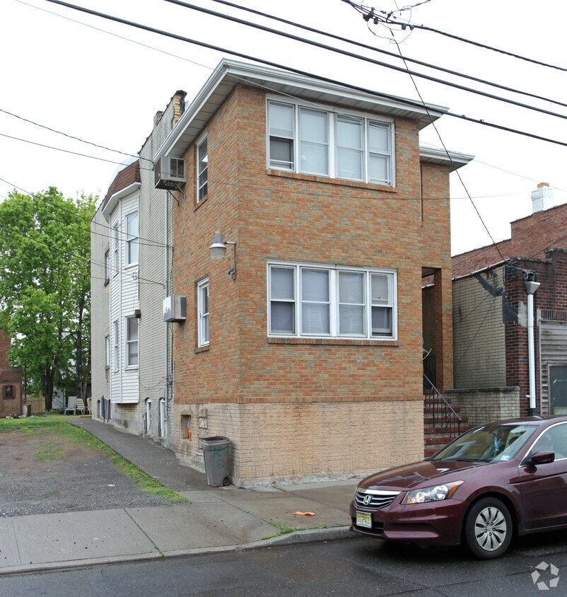 Primary Photo - 54 Harrison Ave