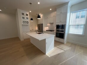 Building Photo - 10607 Enclave Shadows Ct