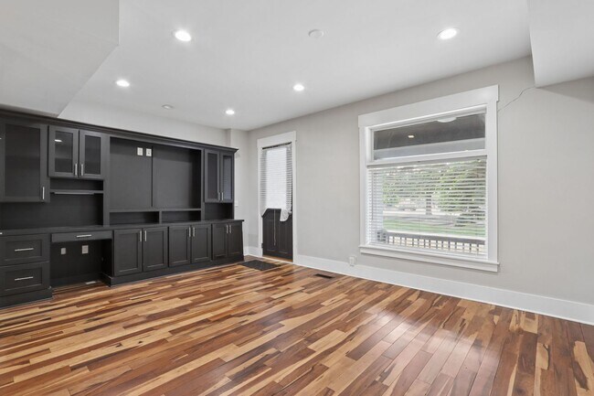 Foto del edificio - 470-472 King Ave