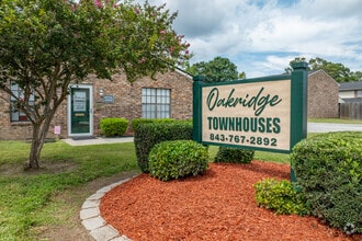 Building Photo - Oakridge Townhouses