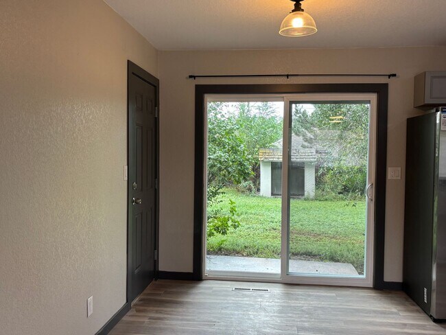 Foto del edificio - 4 Bed, 3 Bath Home Available Now!  MileSto...