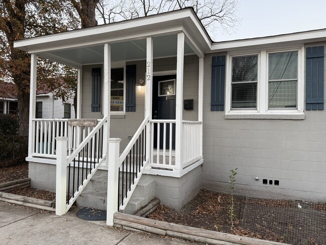 Photo - 212 Romney St House