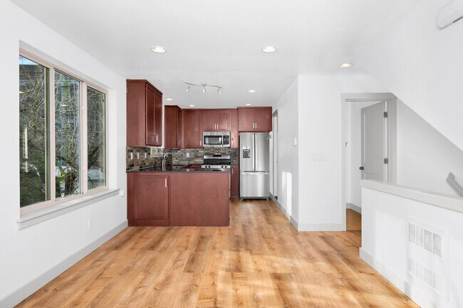 Foto del edificio - 3901 Whitman Ave N