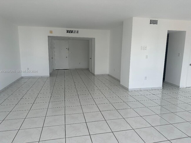 Building Photo - 1075 92nd St