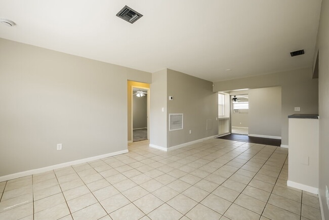 Building Photo - 8910 Cypress Lake Dr