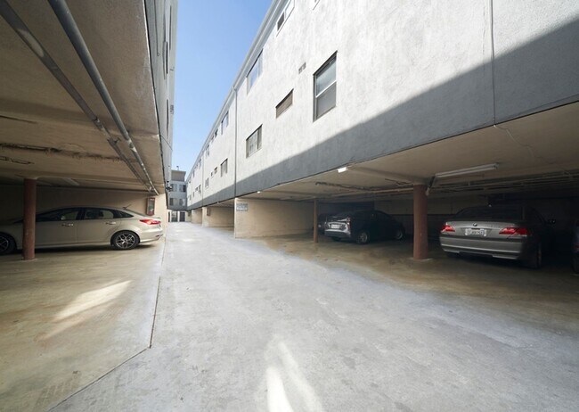 Foto del interior - Spacious Units available - Great Location!...