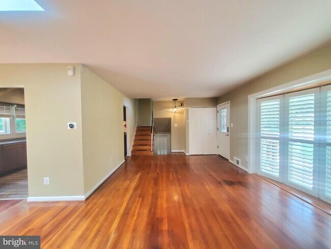 Foto del edificio - 4517 Mayfield Dr
