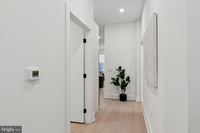 Foto del edificio - 30 W Allens Ln