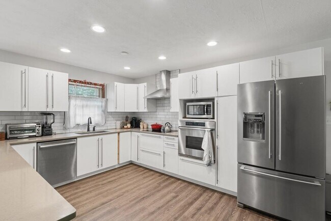 Foto del edificio - 2720 Birchwood Way SW