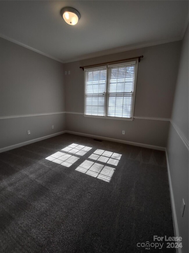 Foto del edificio - 2301 Treymore Ln