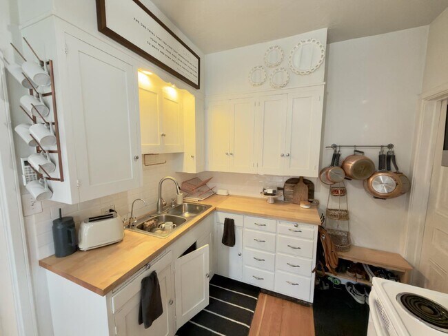 Foto del edificio - 184 N 200 E