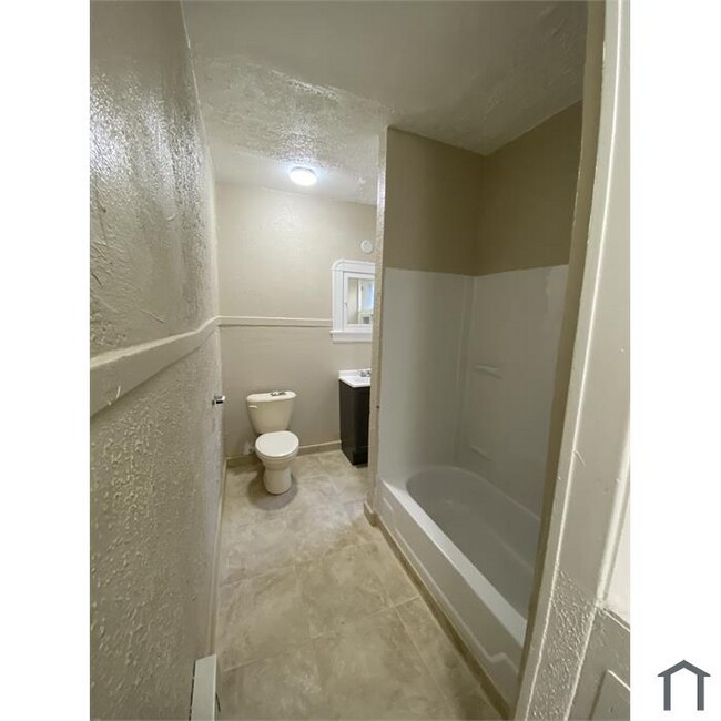 Foto del edificio - 15000 Euclid Ave