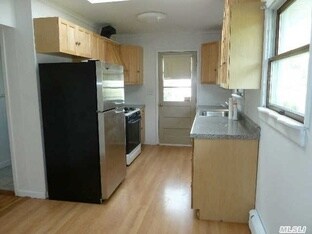 Building Photo - 12 Arlyn Dr E