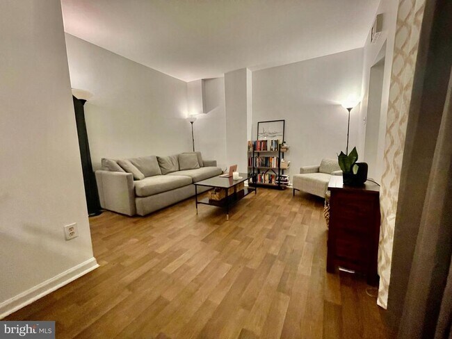 Foto del edificio - 301 N Darlington St