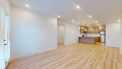 Building Photo - 1137 W 250 S